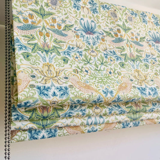 A Classic Roman Blind in William Morris’ ‘Strawberry Thief’ – Headed to Bath