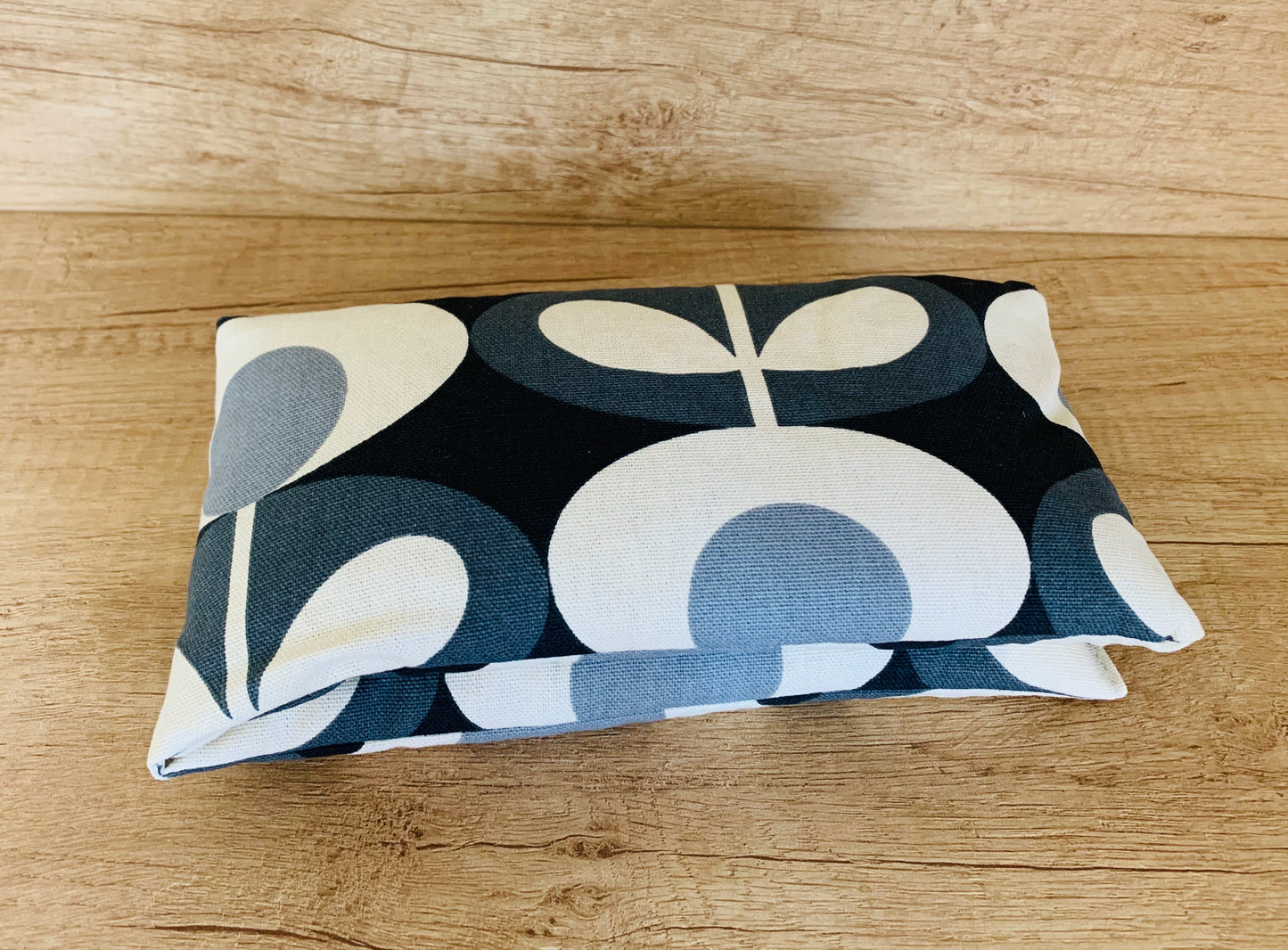 Orla Kiely Wheat Heat Pack: Grey Oval Design, Lavender Relief