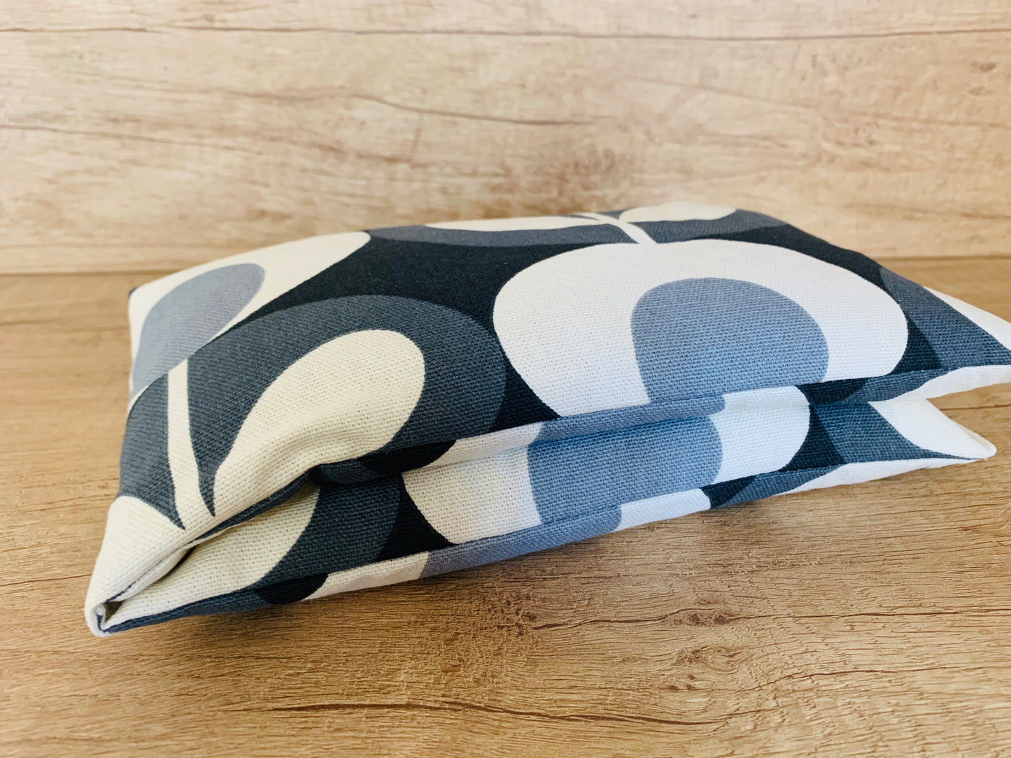 Orla Kiely Wheat Heat Pack: Grey Oval Design, Lavender Relief