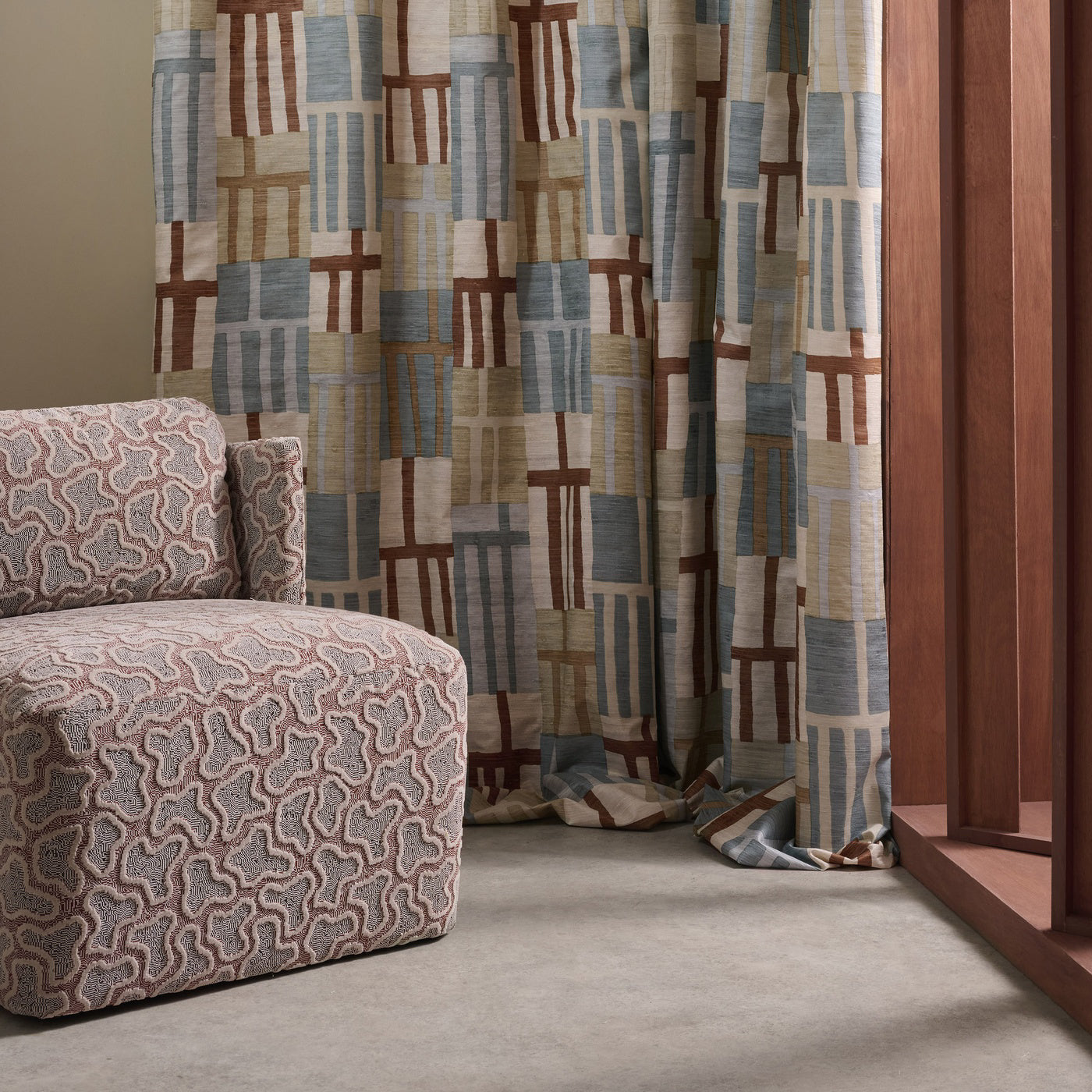 Harlequin Monolith Jasper/Zircon Roman Blind