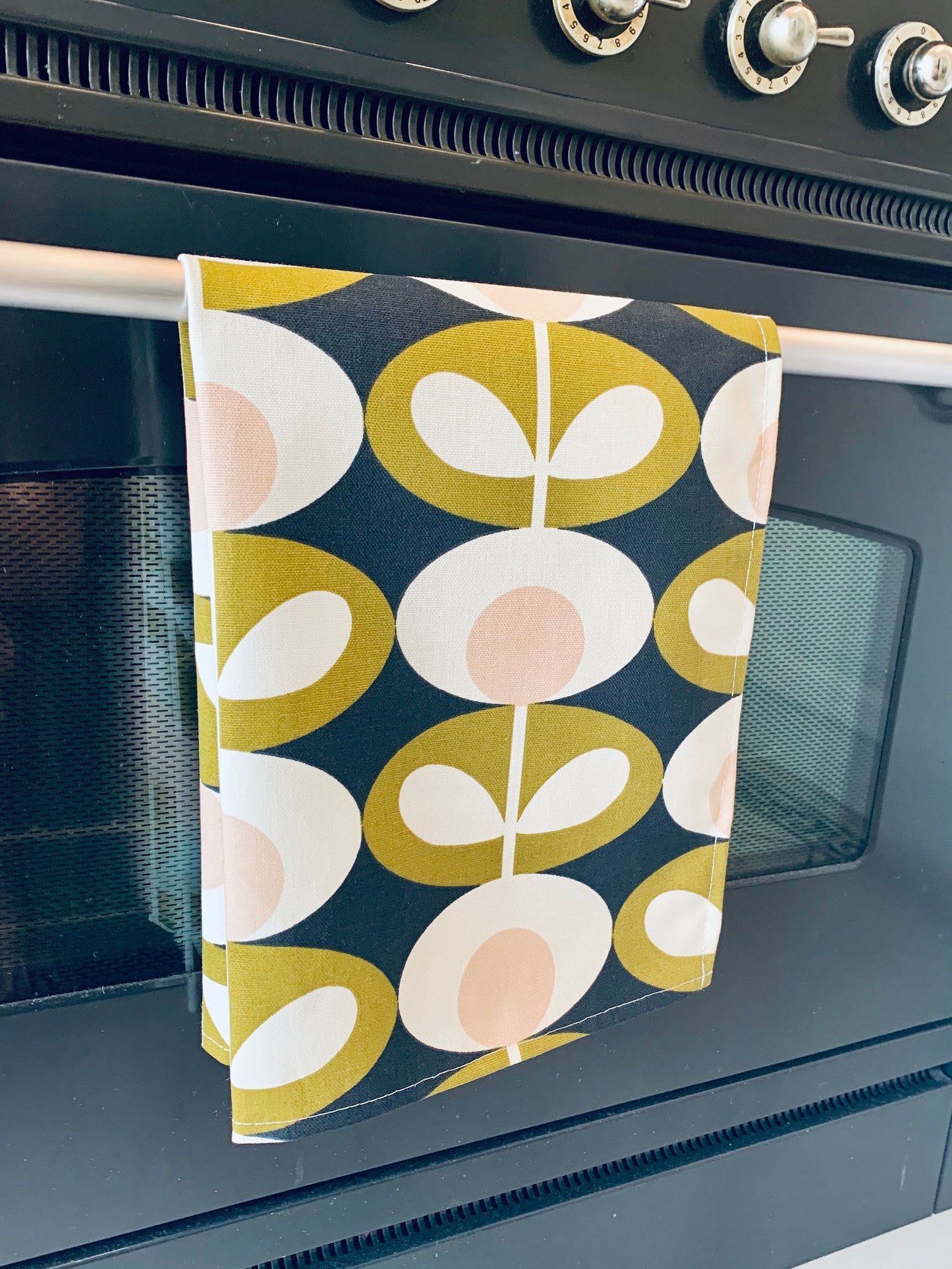 Orla Kiely Olive Oval Tea Towels: Retro Kitchen Decor