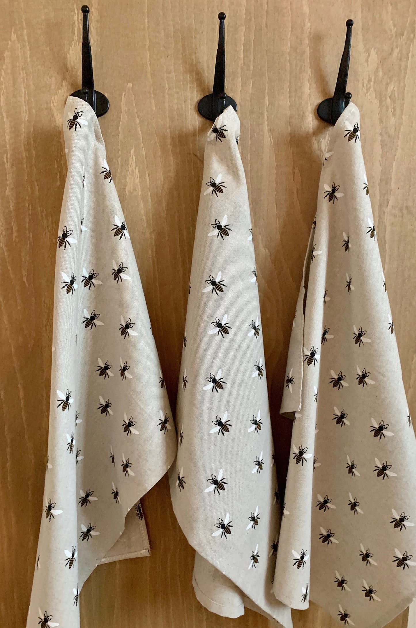 Bumble Bee Linen Tea Towel: Charming Farmhouse Decor