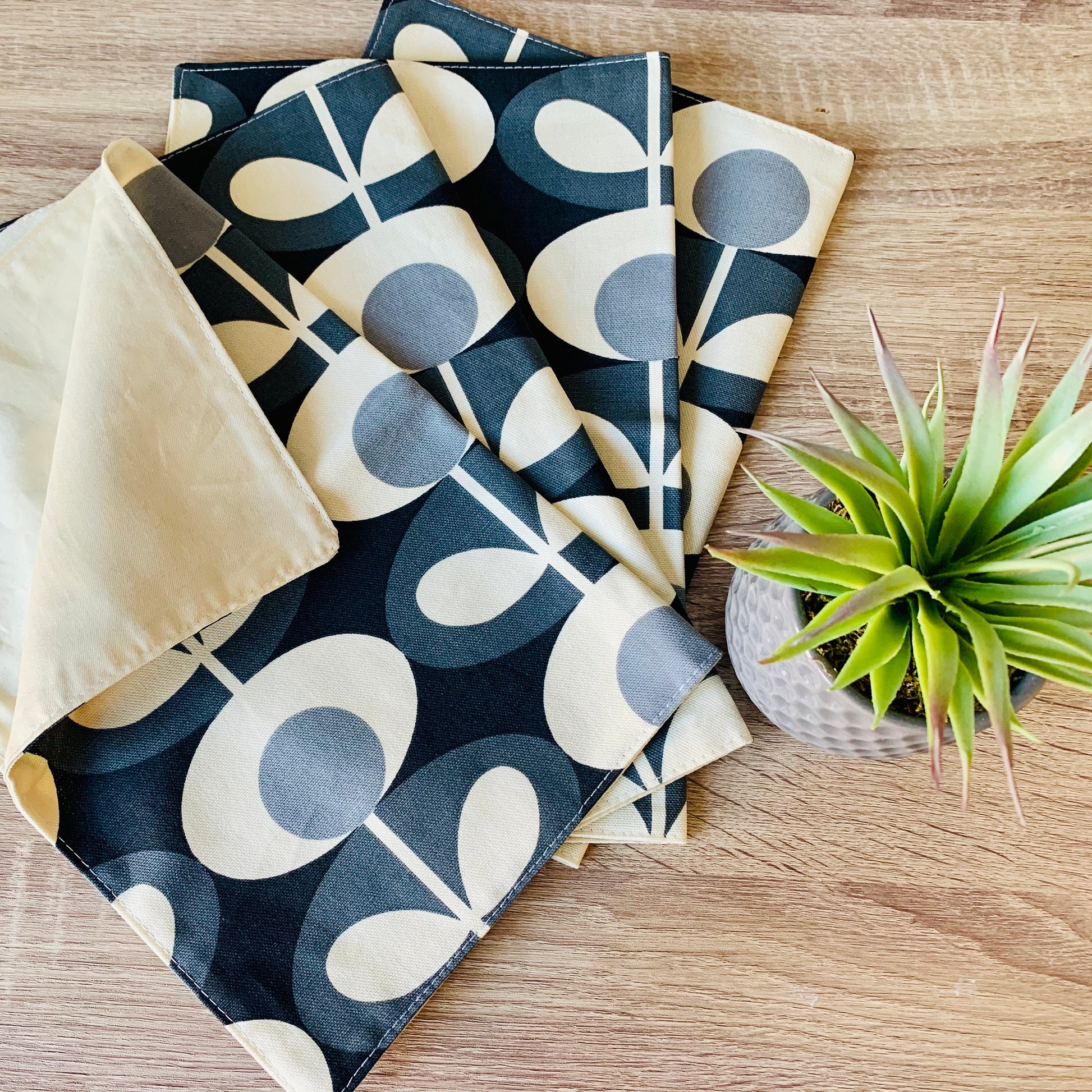 Orla Kiely grey oval table linen set including napkins, placemats, and table runners. Each piece features a sophisticated oval pattern in grey, adding a touch of modern elegance to your dining table. Perfect for creating a cohesive and stylish table setting.