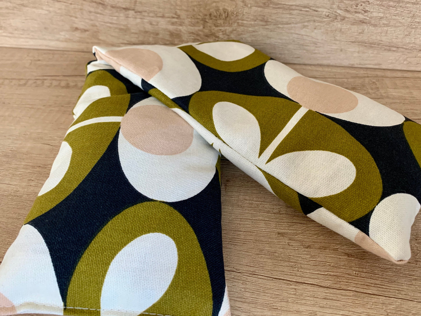 Orla Kiely Wheat Heat Pack: Olive Oval Design, Lavender Relief