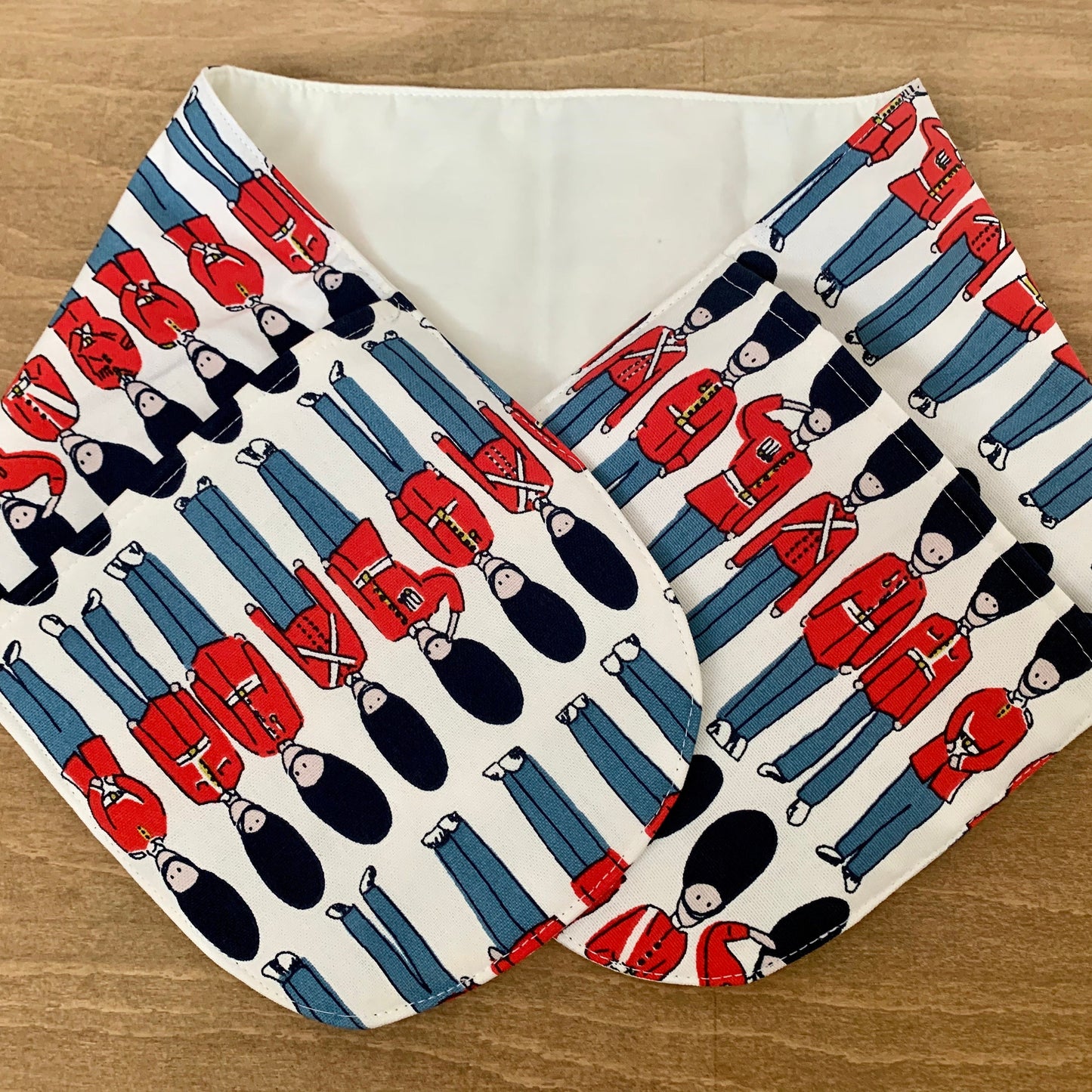 Cath Kidston London Guards Tea Towels & Oven Gloves: British Charm Decor