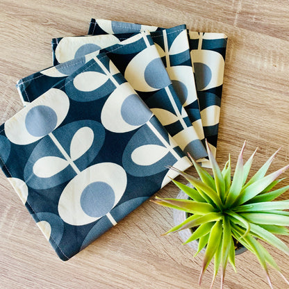 Orla Kiely grey oval table linen set including napkins, placemats, and table runners. Each piece features a sophisticated oval pattern in grey, adding a touch of modern elegance to your dining table. Perfect for creating a cohesive and stylish table setting.