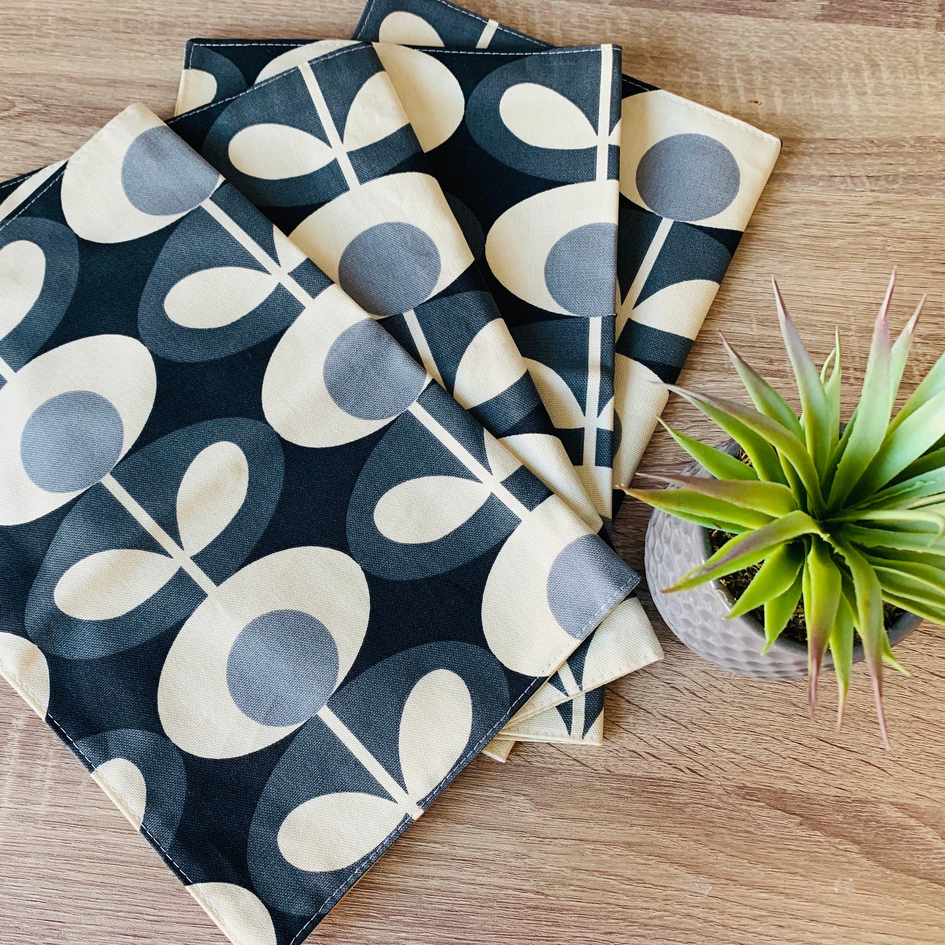 Orla Kiely grey oval table linen set including napkins, placemats, and table runners. Each piece features a sophisticated oval pattern in grey, adding a touch of modern elegance to your dining table. Perfect for creating a cohesive and stylish table setting.