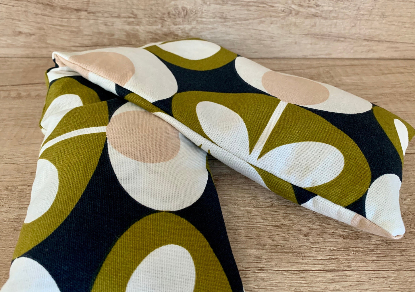 Orla Kiely Wheat Heat Pack: Olive Oval Design, Lavender Relief